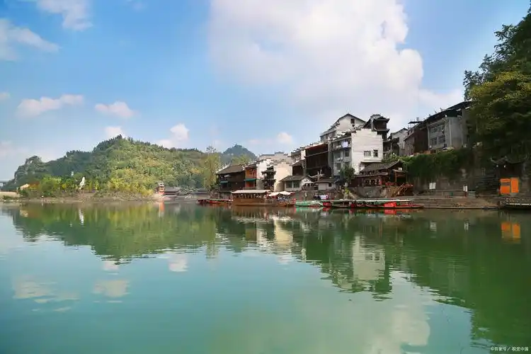 《边城》:翠翠,天保,傩送的爱情,为什么结局那么悲伤?