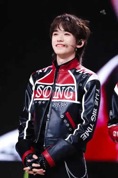 宋亚轩楼外楼演唱会##宋亚轩solo舞台不枉##时代少年团叁重楼暨车道