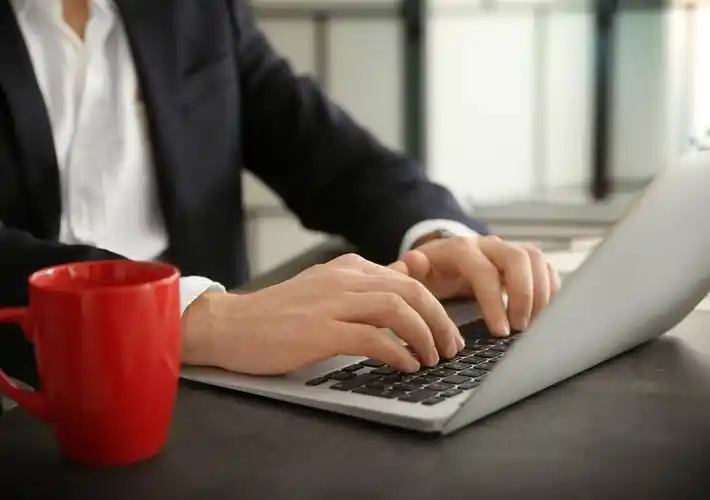 年轻,商务人士,工作,笔记本电脑,办公室,特写