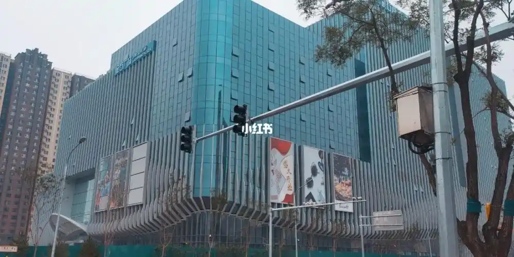 突然就看到了这个庞然大物 名字写着金石广场 土生土长南城土著完全没