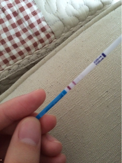 测孕试纸两杠是不是确定怀孕了?原本定的一周后去泰国,能坐飞机吗?