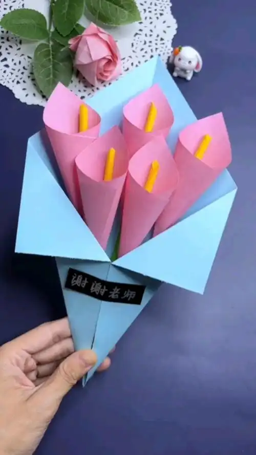 手工制作#用正方形纸制作一束漂亮的马蹄莲花束,简单又好看-度小视