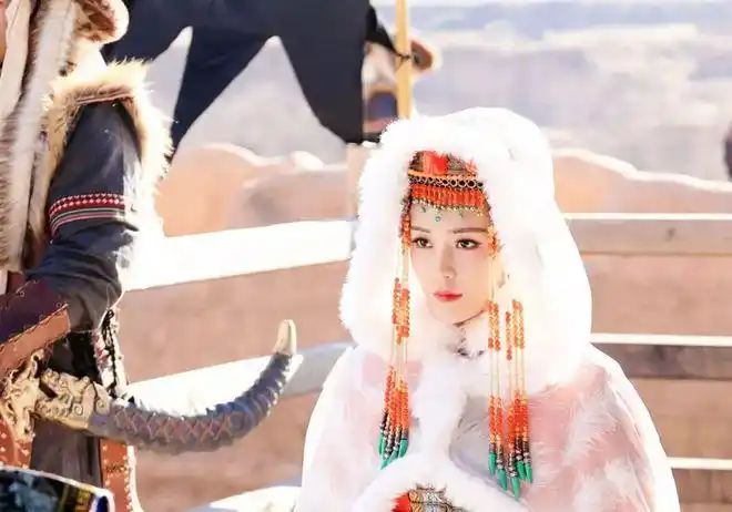 而成吉思汗越看越来气,当即就要惩罚他,此时幸好忽兰过来跪下求情,说