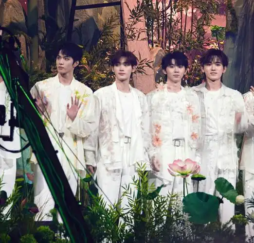 时代少年团队长-马嘉祺  @姚景元  @时代少年团-宋亚轩  @时代少年