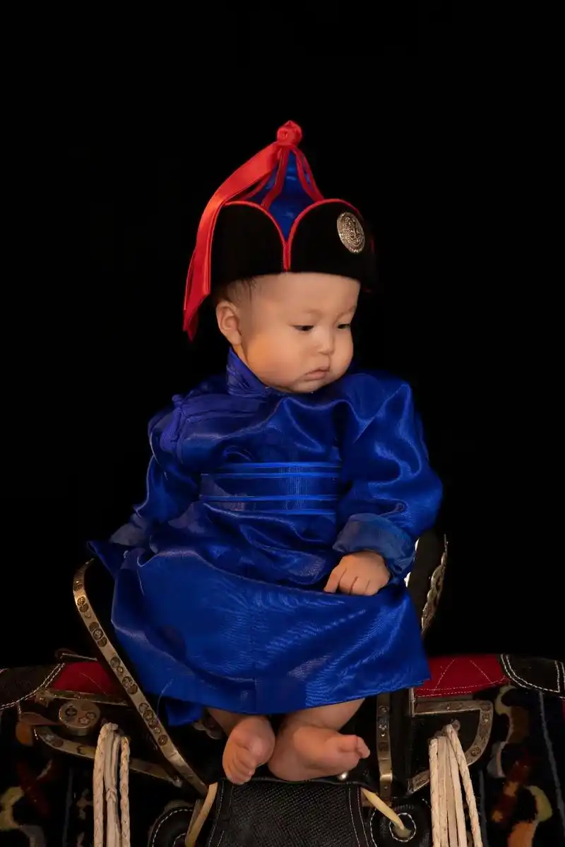 杭锦旗拍照 #蒙古 #客片分享 小小蒙古汉子#摄影  - 抖音