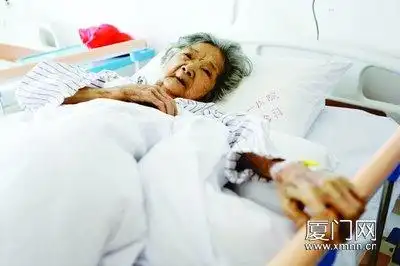 世态万象    东南网-海峡导报5月8日讯 (记者 朱黄/文 梁张磊/图)病床