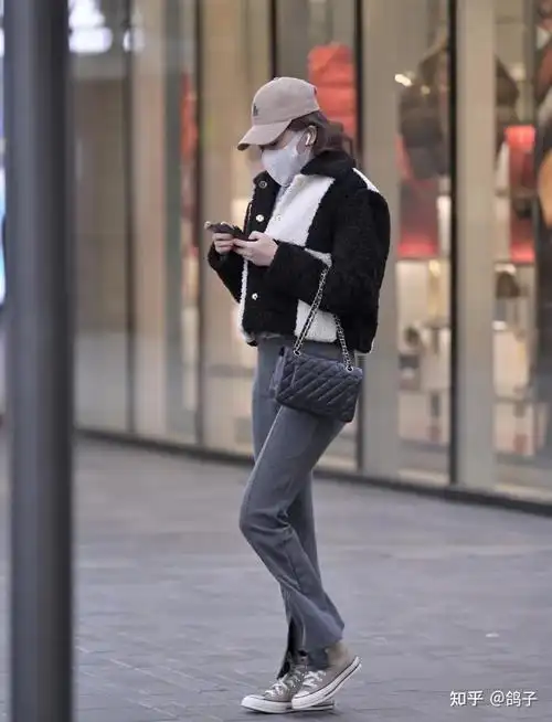 看街拍识包包11组chanel香奈儿爆款包cf穿搭示范