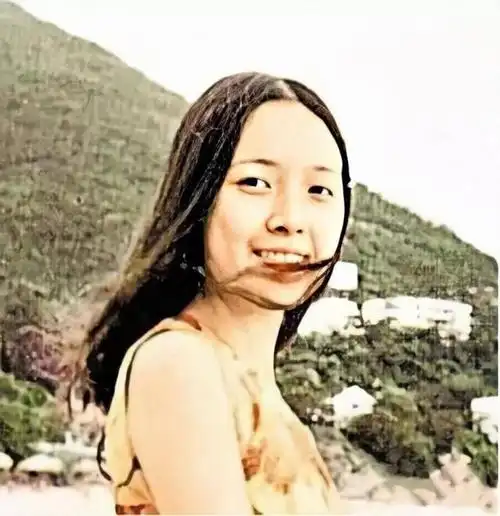 助何鸿燊改变命运,帮李嘉诚谋求大业,豪门原配都"不得善终"?