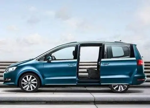 原装进口的大众保姆车,2.0t有220马力,双侧电滑门,跑高速很稳