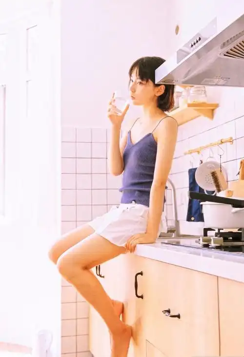 "宅男女神"成果日系风写真曝光,元气甜美似精灵,这颜值注定火