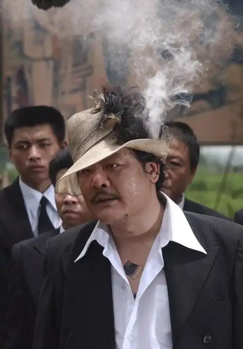 他是香港电影中的黄金配角,演的都是丑角,却有一颗大美的心!