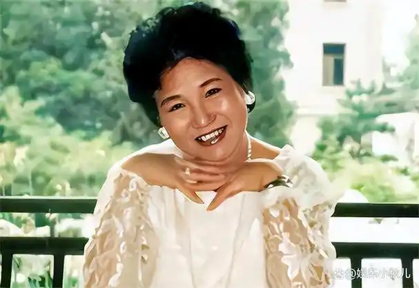 赵丽蓉老师的追悼会于2000年7月27日在北京八宝山举行.