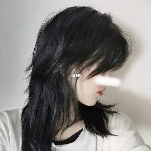 女生长款狼尾发型