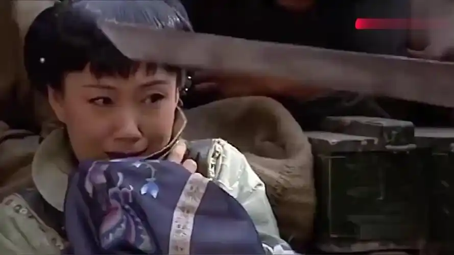 关中匪事:县长三姨太落到土匪手里,土匪一番动作,吓得她直尖叫