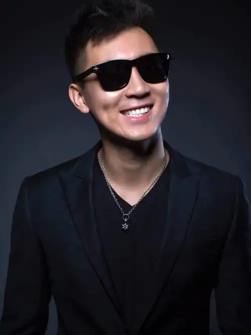 p data-id="gnbso9dnc6">张凯,1996年出生于北京,演员.