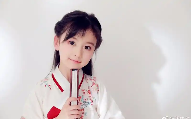 仙气十足,汉服小仙女裴佳欣,治愈的笑颜78!