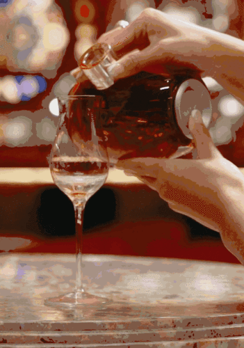 现在的女孩越来越爱喝酒了