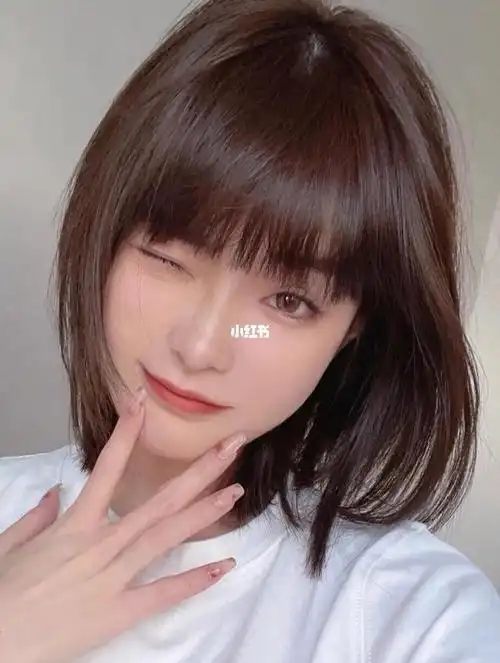 显白蜜茶色甜美俏皮圆脸短发