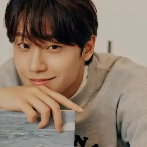 李到晛是多少人心中的大狗勾阳光积极的笑容把我都融化了