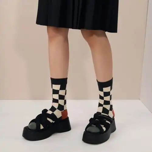 原创童趣烂泥p字母袜秋冬袜子ins潮中筒袜条纹格子女棉女袜