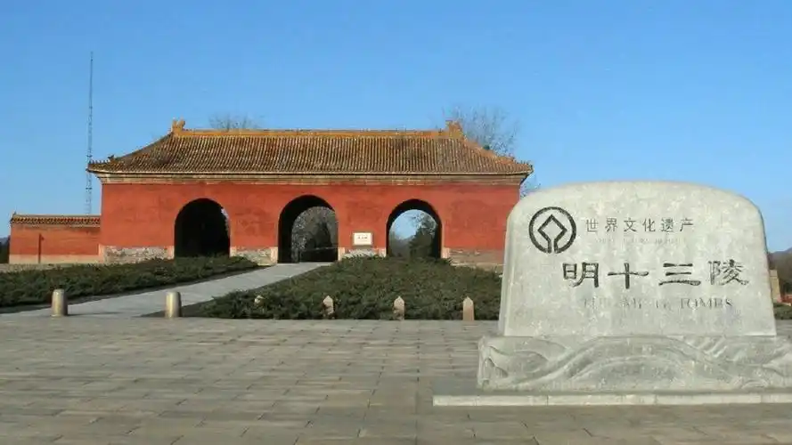 专家挖十三陵时一位疯癫老者来警告郭沫若照样挖后果然出事