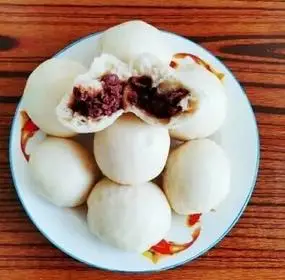 豆沙包和馒头哪个更容易胖 早餐可以吃一个小的豆沙包,大概不到50克