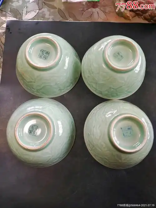 2厘米一只金鱼图龙泉青瓷酒茶杯8个,原配如图,无磕碰