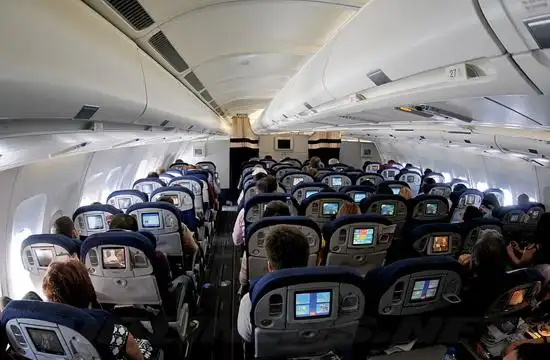 13个机舱必知"潜"规则 听空姐的话没错