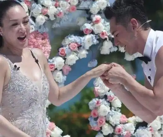 3段婚姻3个女儿,51岁再为小12岁老公生四胎,钟丽缇为啥这么拼?