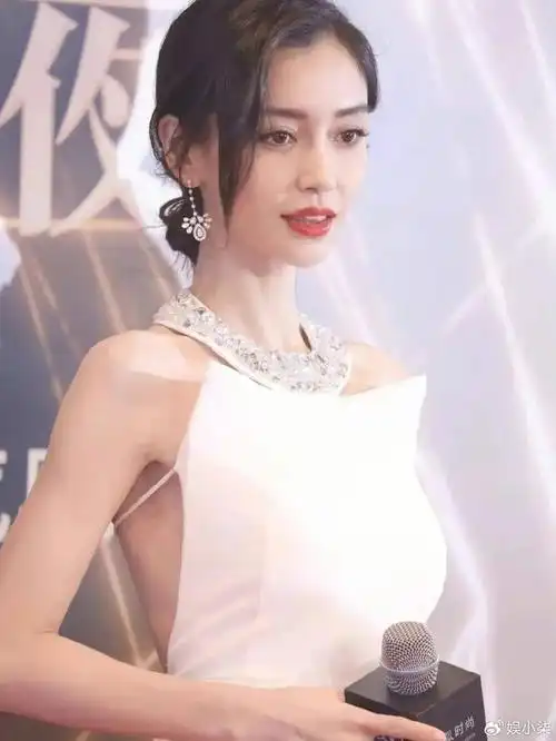 古力娜扎走杨颖老路成新毯星?