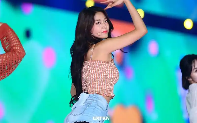 金雪炫 高画质 直拍 《bingle bangle》180802 aoa