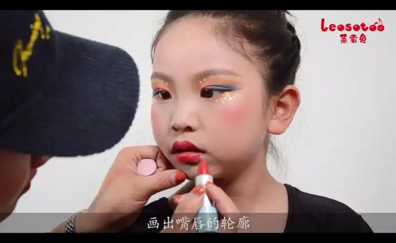 儿童舞台妆的画法(适合小孩画的妆)
