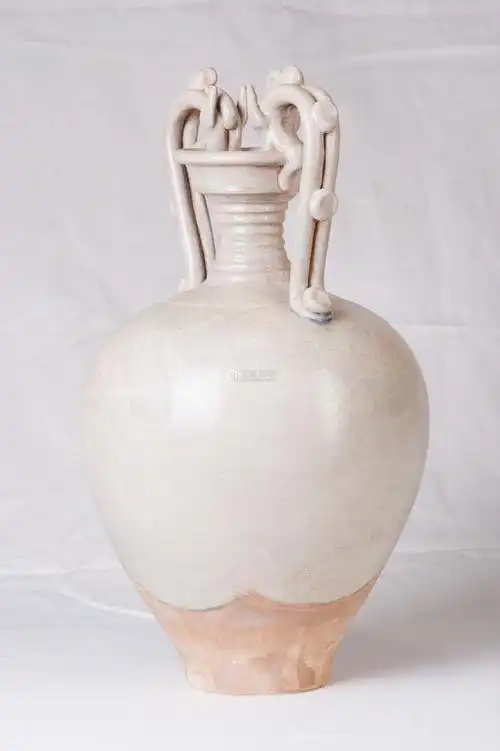 唐双龙耳青瓷瓶