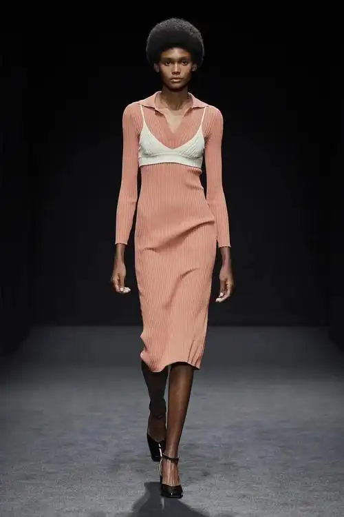 女装流行色分析2021最新春夏连衣裙色彩趋势