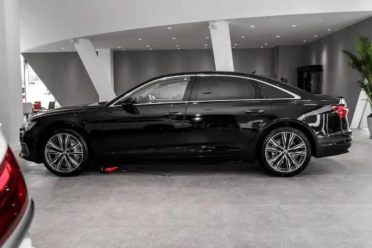 解析奥迪a6l55tfsi旗舰致雅型售价656万专为成功人士打造