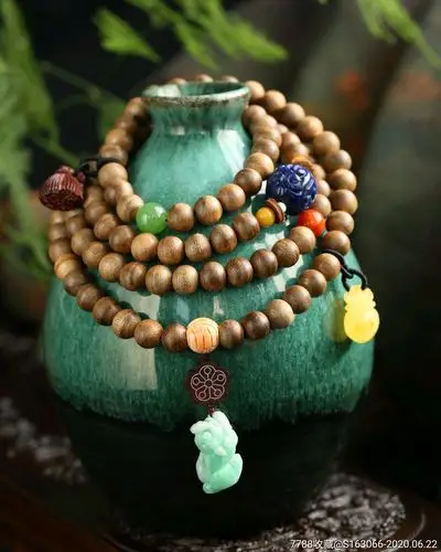 沉香佛家七宝天然印尼加里曼丹岛8mm108颗佛珠手串