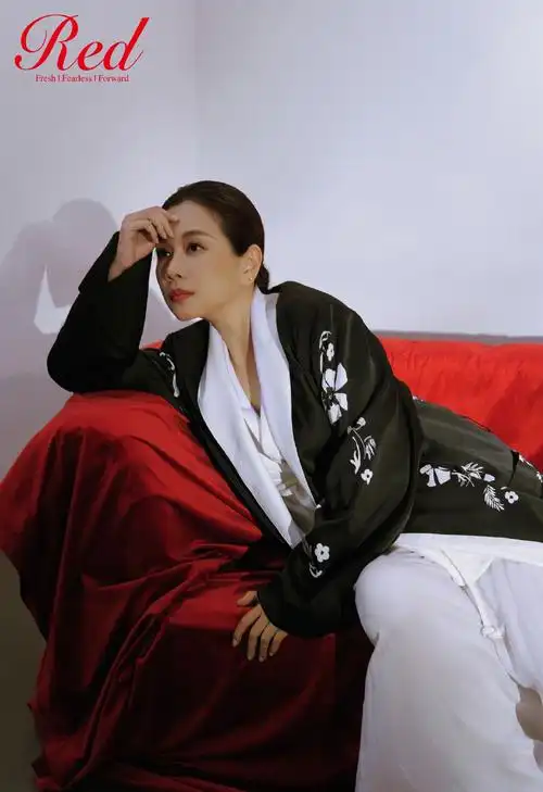 陈松伶黑裙优雅魅力写真图片