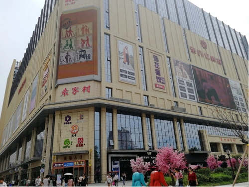 平湖·中国服装城原创羽绒服采购节各商团参会踊跃