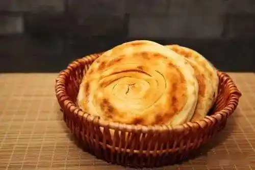 提起火烧儿,外地人很陌生,是方城人的最爱之一,方城有多少烩面馆,大概