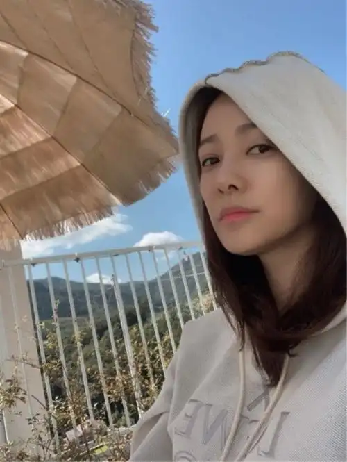 孙泰英看展览晒贵妇生活 被权相佑宠成公主 儿女双全遗传其美貌