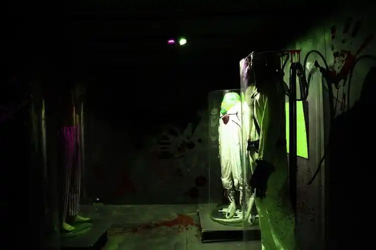 山西万圣节鬼屋策划涂鸦暗示在房子里