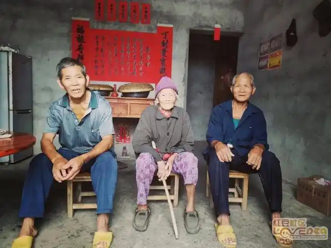 网眼看来宾百岁老人幸福年记广西武宣县桐岭镇禄鸿村廖咪催