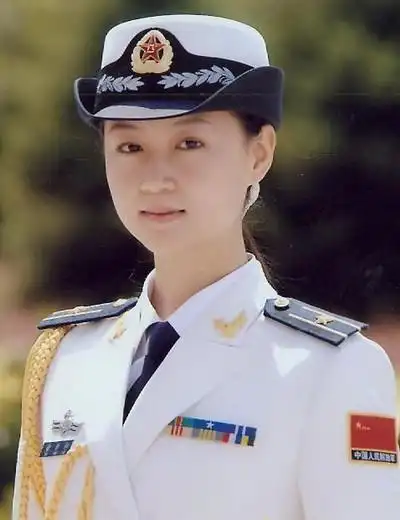 穿海军的美女