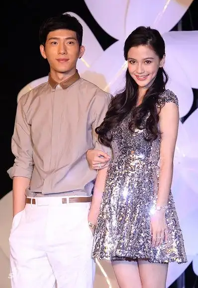 图文:angelababy成立工作室-井柏然baby手挽手