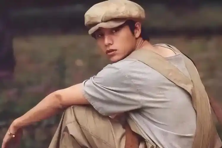 夸张!陈坤脸变陆毅了,比他年轻的时候还年轻