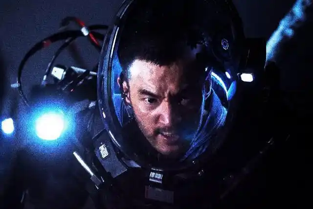 流浪地球中最硬核的cn171–11队长李光洁戏不多但出彩