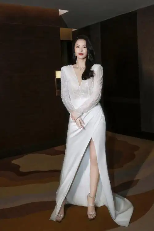 谭维维兔年春晚造型首曝光##谭维维百鸟归巢舞台造型