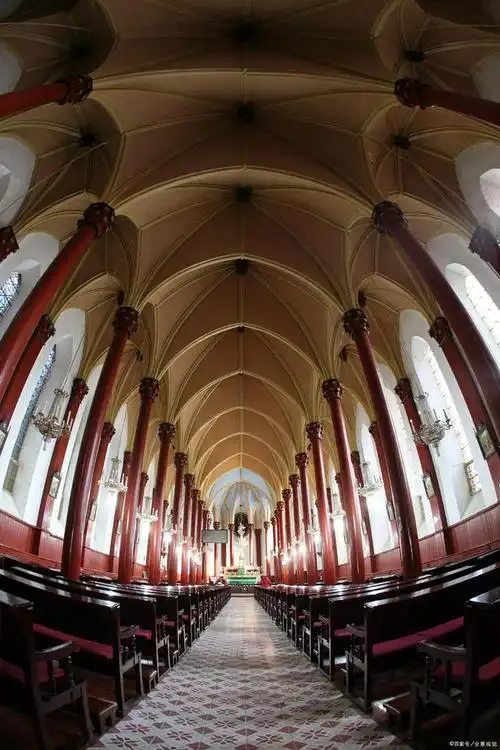 圣弥厄尔教堂,规模宏大的人主教