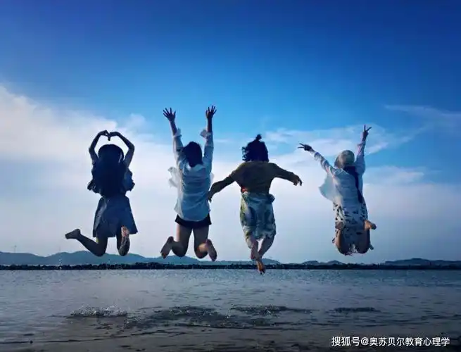 原创一组高考前后对比图孩子解放天性父母也放松心情