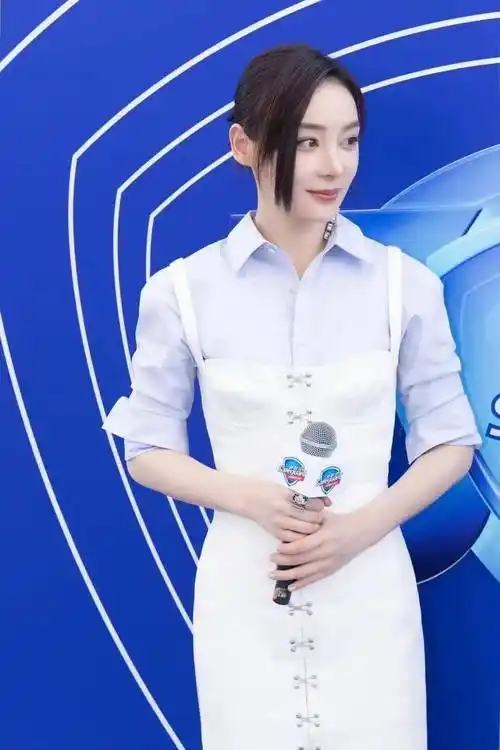 袁姗姗带火一种混搭叫"里面去上班,外面去约会",显瘦又时髦_风格_职场